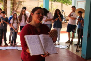 Solage, Educadora da Escola Estadual Pio X, socializando os caminhos de resistência pela Educação do Campo em São Jorge D'oeste