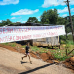 Pelo direito à moradia, famílias da comunidade Marielle Franco comemoram a conquista da área